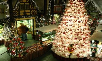 puzzle Noël  de sucre et chocolat, Un décor de Noël en sucre et chocolat...miam, miam...!...et presque grandeur nature. Il y en a pour l'année.