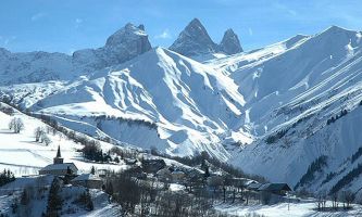 puzzle St-Jean d'Arves, Le village de St-Jean d'Arves, dans la vallée de La Maurienne, en Savoie. Tout de douceur et de paix sous son manteau hivernal.