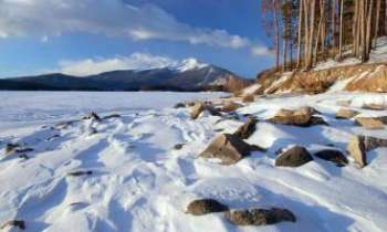 1707 | Lake Dillon - Dans la région de Ten Miles Range - Colorado : le lac Dillon réserve en été tous les plaisirs nautiques possibles. En hiver, ses eaux givrées et ses alentours enneigés offrent un spectacle de toute beauté.