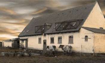 1801 | La Ferme - Une modeste ferme à l'ancienne en France. Elles sont encore nombreuses, même éparpillées à travers le pays. Les pionières du Bio...