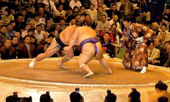 puzzle Sumo - Japon, Le Sumo au Japon : un des sports nationaux les plus prisés, et tout public. Les meilleurs représentants de cet art sont considérés comme des demi-dieux.
