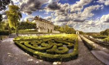 1947 | Auvers-sur-Oise - Auvers-sur-oise, au Nord de Paris, une ville qui a été le lieu favori de nombreux peintres impressionnistes. Ce château abrite un musée qui leur est consacré.