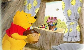 puzzle Winnie et  Pâques, Winnie semble hésiter entre les oeufs de Pâques et le pot de miel...
