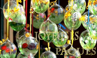 puzzle Oeufs de verre, Une tradition autrichienne, ces oeufs de verre printaniers, à l'occasion de Pâques. De très JOYEUSES PÂQUES à tous et à toutes !
