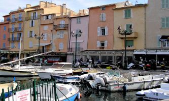 puzzle Saint-Tropez, Le côté simple et joyeux du port de St-Tropez, dans le département du Var (83990).