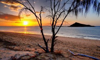 puzzle Cape Gloucester, Coucher de soleil majestueux sur le cap Gloucester, en Australie.
