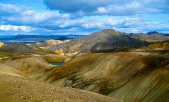 puzzle Paysage d'Islande, Cette relativement petite île, l'Islande, possède des beautés et une culture bien à elle. Elle est reconnue patrimoine mondial parmi d'autres sites européens par l'Unesco. 