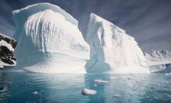 2317 | Glaciers - Antartique - L'antartique, nous fait rêver, tout autant que les tropiques. Sa précieuse banquise devient un véritable enjeu pour l'avenir de la planète et le nôtre.