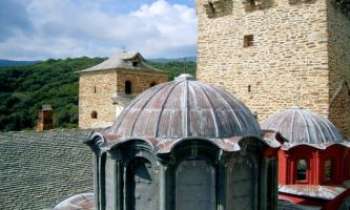 2367 | Mont Athos - Le Mont Athos, réputé pour ses ving monastères dédiés à St-Nicolas. Ici, le monastère de Stavronikita. Le dernier construit, aussi le plus petit. 