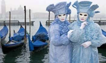 2370 | Gondoles et Carnaval - A Venise, pour une nouvelle édition de ce très attendu carnaval, où nos deux belles semblent personnifier l'hiver. 
