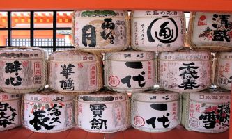 puzzle Saké, Barils de saké, boisson traditionnelle au Japon - Un alcool de riz très fort, que l'on boit froid ou chaud. 