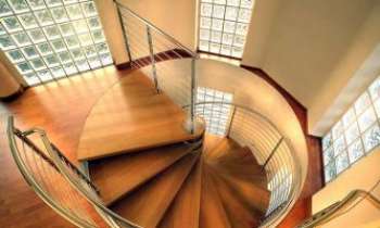 2400 | Escalier en spirale - L'escalier : un détail toujours important pour les architectes, qu'il soit monumental ou d'intérieur - A lui seul, il contribue à l'ambiance générale de l'ensemble, et peut aussi la modifier totalement.