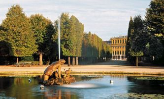 puzzle Fontaine à Schoenbrunn, Les fontaines de Vienne sont réputées et nombreuses. Celles du château de Schoenbrunn parcourent les perspectives rompant agréablement avec l'immensité de ses jardins et parcs.