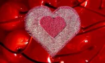 2603 | St-Valentin-2010 - Heureuse Saint-Valentin ! Joignez-vous aux milliers d'amoureux qui se sont réunis pour former ce coeur.