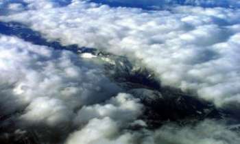 2607 | Montagnes - Arizona - Un survol des montagnes de l'Arizona, apparaissant au milieu d'une
couverture de nuages : un spectacle à ne pas manquer !