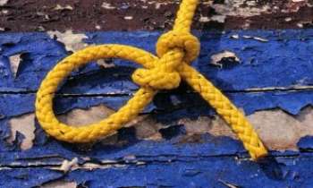 2615 | Noeuf marin II - Un art subtil et pourtant très physique, les noeuds marins - Leur règles sont très strictes, et chaque noeud porte un nom. Un hobby pour d'autres, marins ou non : de nombreux concours toutes catégories sont organisés partout dans le monde.