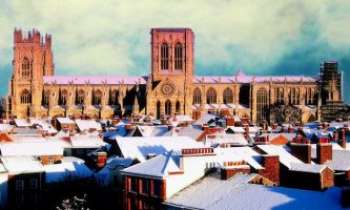 2618 | York - Cathédrale - La cathédrale de York, en Angleterre, au coeur de la ville enneigée. Une des plus grandes cathédrales d'Europe, avec celle de Cologne en Allemagne.