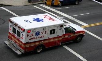puzzle Ambulance - NYC, Avec celui des pompiers, l'ambulance est probablement un des véhicules des plus populaires dans le collectif de l'humain, mondialement - C'est sûrement dû aussi au dévouement de ceux/celles qui se trouvent au volant. 