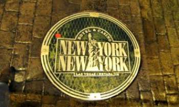 2759 | NEW-YORK - NEW-YORK - Le symbole de la ville de New-York, la pomme, n'aura pas échappé aux
designers du logo d'une des plus fameuses chaînes d'hôtel-casino de Las
Vegas ! 