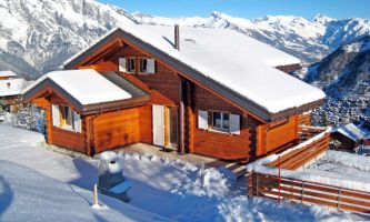 puzzle Châlet - Alpes, Châlet typique des Alpes Françaises. La deuxième saison du ski ne fait
que de commencer. Une année riche en or blanc !
