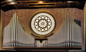 puzzle Orgues modernes, Les orgues modernes ont leur attrait aussi : de très belles sonorités, une tradition du passé qui a su se perpétuer et se renouveler. Les anciennes font encore et toujours rêver, lorsqu'on a la chance de les entendre jouées dans une ancienne église. 