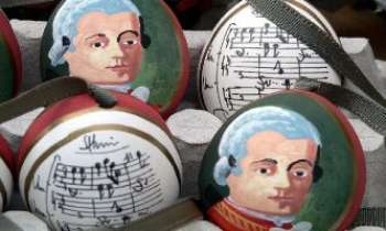 2871 | Oeufs à la Mozart - Au marché de Pâques à Vienne, pour le 250ème anniverssaire de Mozart, enfant du pays.