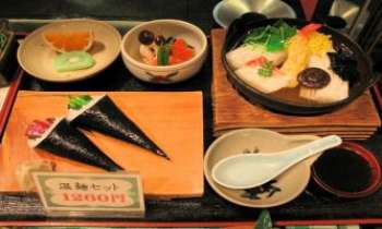 2926 | Sushis  Bar - Les sushis japonais ont envahi la planète, restaurants spécialisés, faits maison : beaux à l'oeil, rafraîchissants et légers pour l'été...on ne saurait plus s'en passer.  