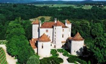 2932 | Château Lagrézette - Ce château près de Cahors, et situé dans la commune de Caillac dans le département du Lot, a une très longue histoire. Bâti au XVIème siècle, il
s'est transmis d'héritiers à héritiers juqu'à ce que le PDG de Cartier à l'époque, le rachète en 1980. Il y a rétabli la tradition viticole, produisant à nouveau de grands crus réputés. Ce château et son pigeonnier sont classés monuments historiques depuis 1982.   