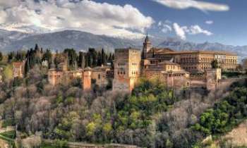 3148 | Palais de l'Alhambra - Le palais de l'Alhambra, à Grenade en Espagne. Une structure majestueuse qui
se repère de loin. Un des plus beaux exemples de l'architecture Hispano-Mauresque. Son nom signifie "la rouge"...en raison de la couleur que prennent ses murailles au coucher du soleil.