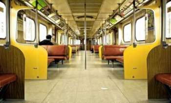 3063 | Métro - Toronto - On peut se sentir bien seul dans le métro, mais pas forcément uniquement dans celui de Toronto. C'est assez rare en fait, pour l'apprécier lorsque cela arrive.