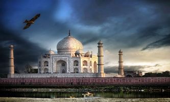 puzzle Taj Mahal - mausolée, Le Taj Mahal, de nuit, tout de marbre  blanc. Une des plus romantiques histoires d'amour, celle de l'Empereur Shah Jahan, inconsolable lors du décès de sa femme bien-aimée, il a tenu a pouvoir la rejoindre dans ce palais-mausolée. Il aura fallu 17 ans pour le voir achevé. Un peu plus tard, ses voeux étaient exaucés. 