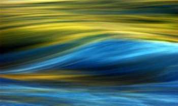 3262 | Vague bleue et or - Vague bleue et or, un abstrait réaliste, en photo rapprochée. La lumière
crée les formes, elle est le pinceau des photographes. 