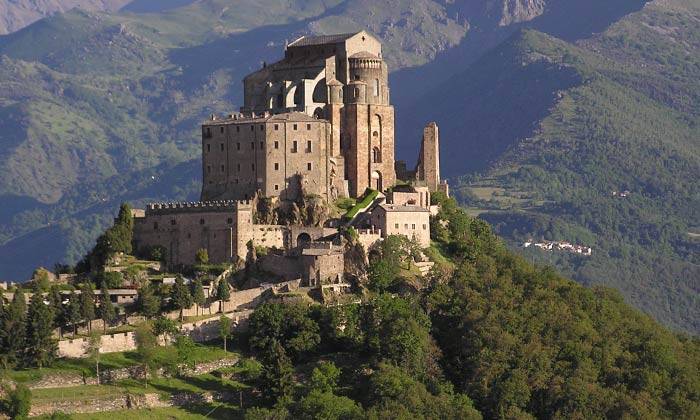puzzle château en montagne, Château Saint Michel qui a servi de modèle pour le film Le nom de la Rose