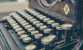 4916 | Ancienne machine à écrire - 
