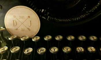 4582 | Ancienne machine à écrire - 