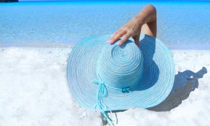 puzzle Chapeau bleu sur la plage, 