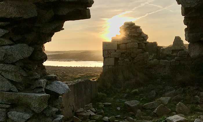 puzzle Ile Grande, Coucher de soleil sur des ruines à Île Grande dans les Côtes d’Armor.