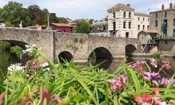 Puzzle Vieux pont à Clisson - catégorie Villes & Monuments, puzzle gratuit en ligne