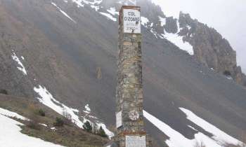 5531 | Col d'Izoard - Le Col d'Izoard est situé dans les Hautes-Alpes, au nord-ouest du massif du Queyras à une altitude de 2362 m.