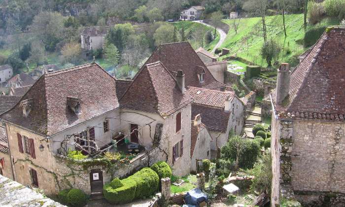 Puzzle gratuit Village ancien du Lot dans la catégorie Paysages & Fleurs jouable de 24 à 120 pièces.