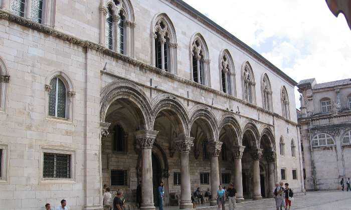 puzzle Le Palais du Recteur, Le Palais du Recteur est sans doute le plus bel édifice de Dubrovnik (Croatie)