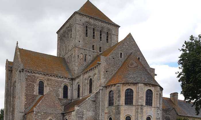 puzzle L'Abbaye, L'abbaye de Lessay est une abbaye Bénédictine Romane du XIème siècle située à Lessay (Manche)