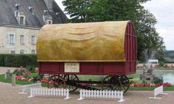 5861 | La carriole - Ancienne voiture à Cheval dans le parc du château de Valençay (Indre)