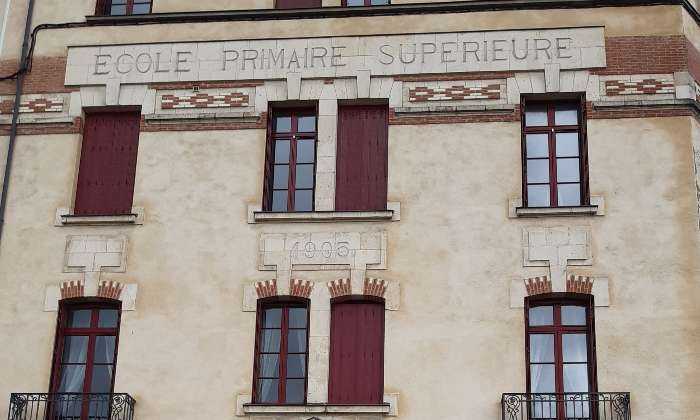 puzzle Jolie façade, Façade d'une école à Redon (Ille-et-Vilaine)