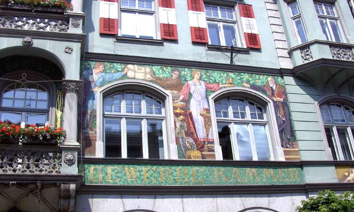 puzzle Innsbruck (Tirol autrichien), façade de la Chambre des Métiers (Gewerbe Kammer)