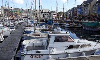 5976 | le port de Paimpol en Bretagne - beau petit port paisible