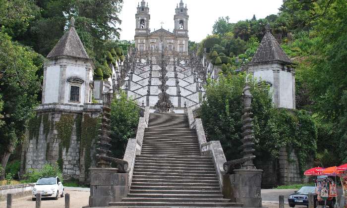 puzzle Escalier du bon Jésus, à Braga au Portugal, les escaliers qui mènent au bon jésus, c'est le nom de l'édifice