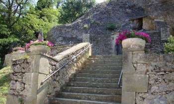 5692 | Escalier - Entrée d'un monument creusé dans le rocher