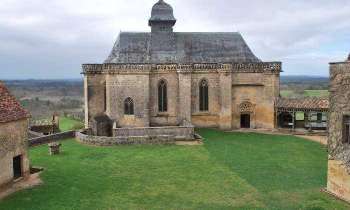 5703 | chapelle d'un château - la chapelle dans la cour du château de Biron , Perigord