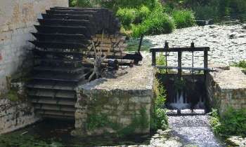 6076 | Moulin - A Angles sur l'Anglin un ancien moulin à aubes et une petite écluse